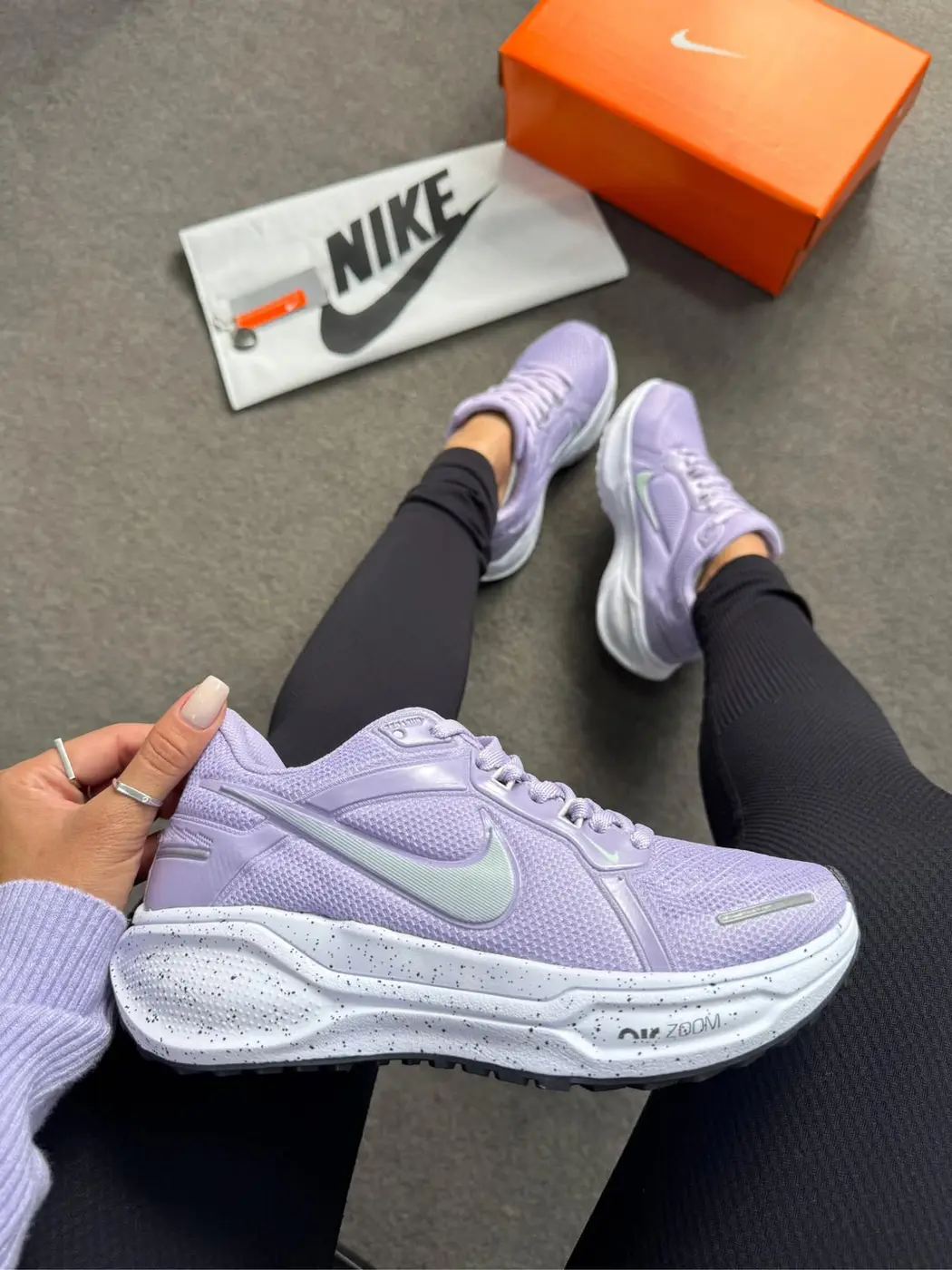 Tênis esportivo lilás publicado no Instagram da Malu Shoes